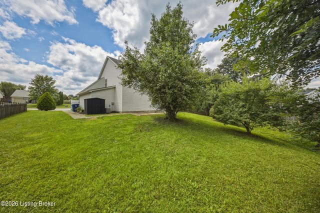 203 Taos Trace, La Grange, KY 40031