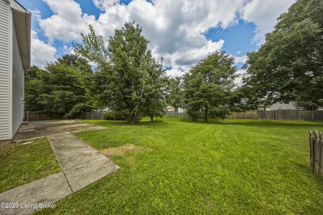 203 Taos Trace, La Grange, KY 40031