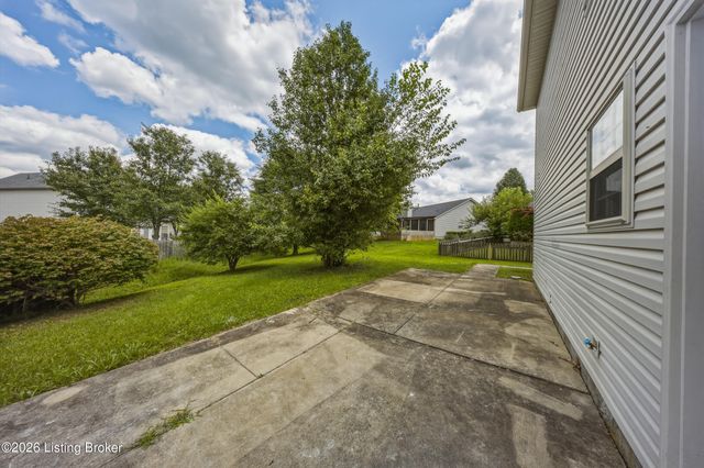 203 Taos Trace, La Grange, KY 40031
