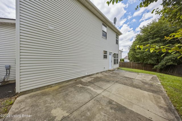 203 Taos Trace, La Grange, KY 40031