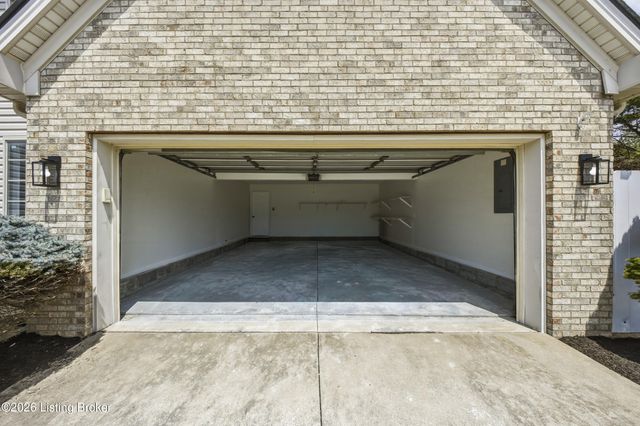 203 Taos Trace, La Grange, KY 40031