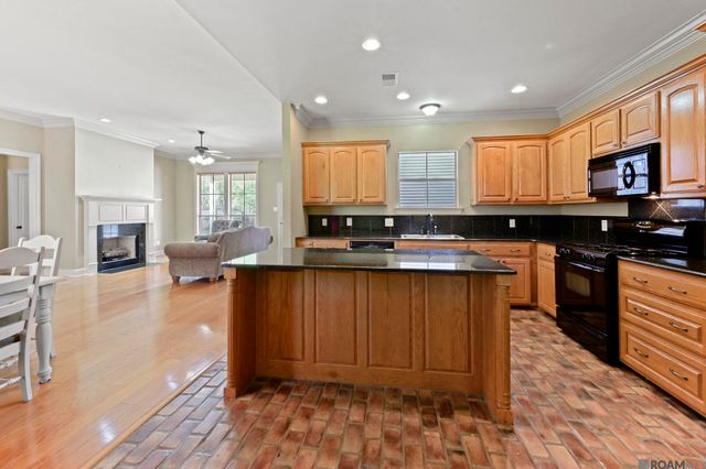 41082 Garden Ct, Gonzales, LA 70737