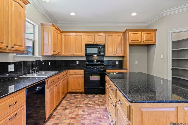 41082 Garden Ct, Gonzales, LA 70737