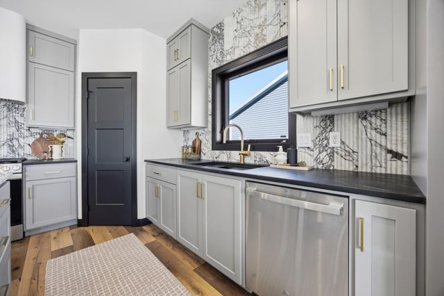 2216 44th Street S, Moorhead, MN 56560