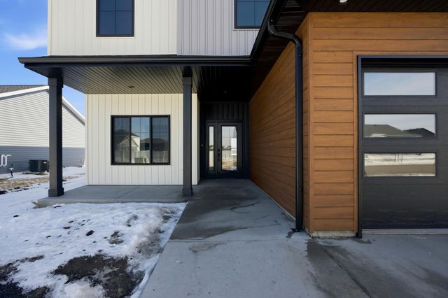 2216 44th Street S, Moorhead, MN 56560