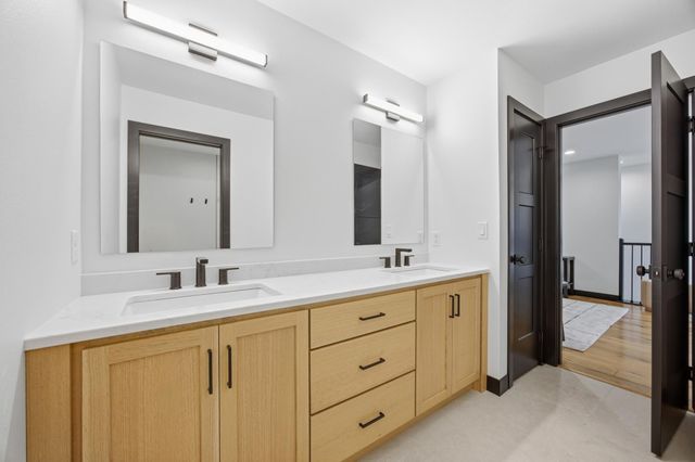 2216 44th Street S, Moorhead, MN 56560