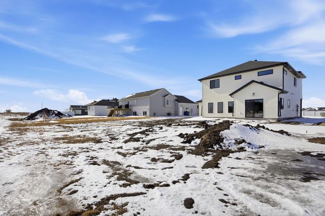 2216 44th Street S, Moorhead, MN 56560