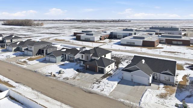 2216 44th Street S, Moorhead, MN 56560