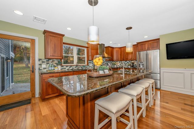 23 Willoughby Path, East Northport, NY 11731