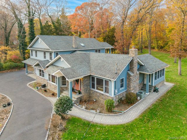 23 Willoughby Path, East Northport, NY 11731