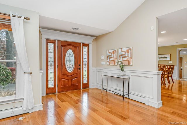 23 Willoughby Path, East Northport, NY 11731