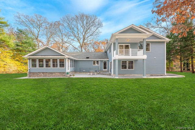 23 Willoughby Path, East Northport, NY 11731