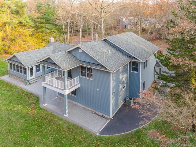 23 Willoughby Path, East Northport, NY 11731
