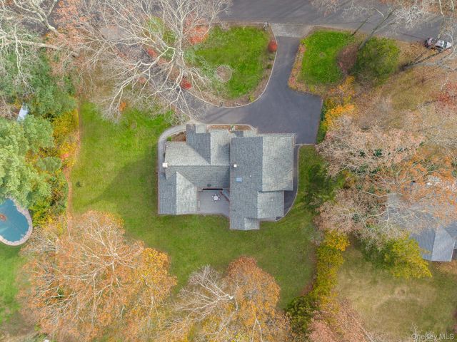 23 Willoughby Path, East Northport, NY 11731