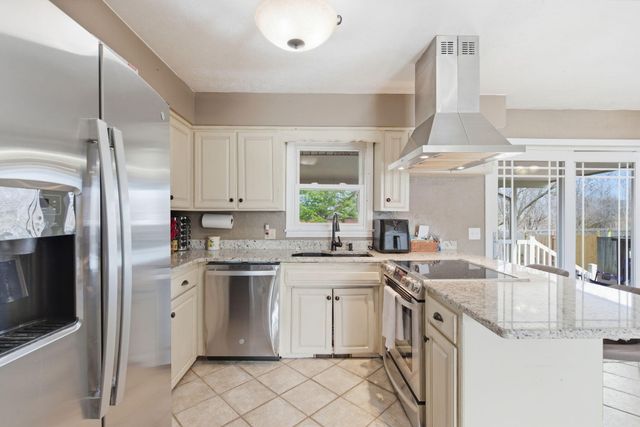 719 E Westchester Court, Springfield, MO 65810