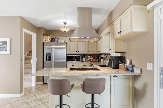 719 E Westchester Court, Springfield, MO 65810