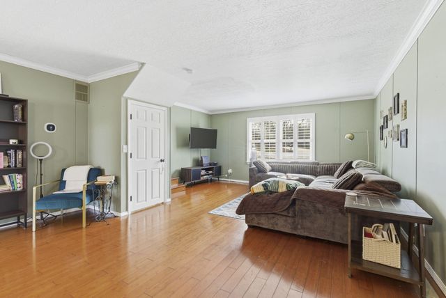 719 E Westchester Court, Springfield, MO 65810