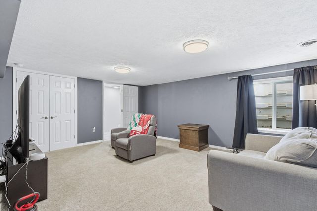 719 E Westchester Court, Springfield, MO 65810