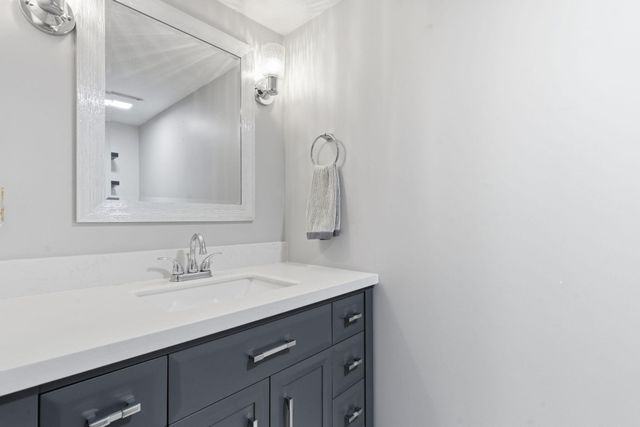 719 E Westchester Court, Springfield, MO 65810