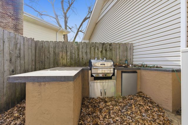 719 E Westchester Court, Springfield, MO 65810