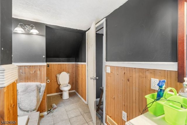 81 Larch St, Woodbridge Twp., NJ 07064