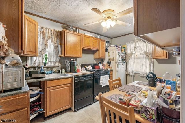 81 Larch St, Woodbridge Twp., NJ 07064