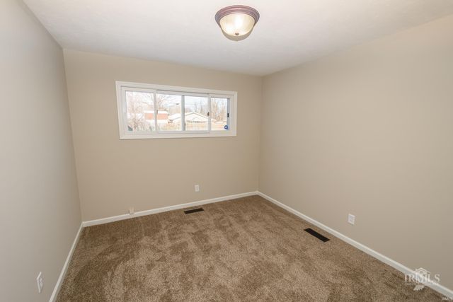 6218 W Penrod Road, Muncie, IN 47304