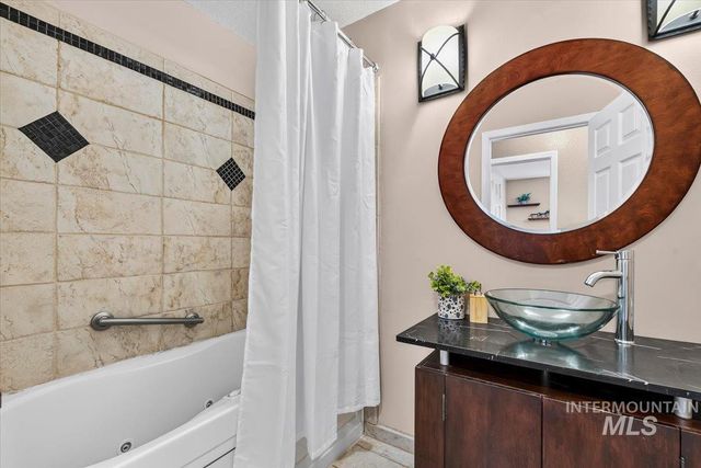 5695 S Kalmia, Boise, ID 83716