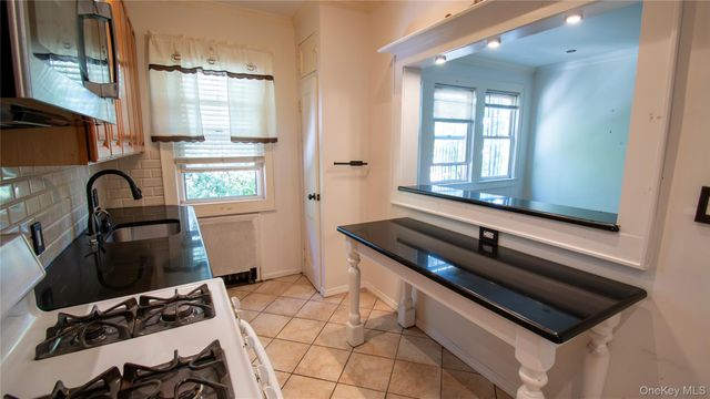 840 Seaman Avenue E 2W, Baldwin, NY 11510