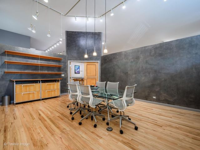 400 N Racine Avenue 105, Chicago, IL 60642