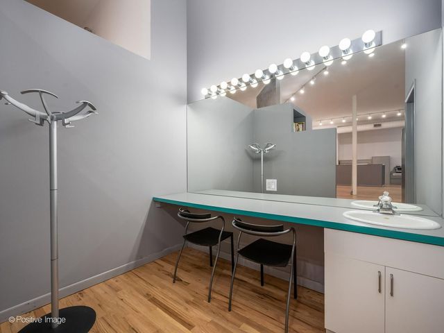 400 N Racine Avenue 105, Chicago, IL 60642