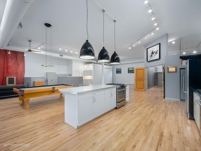 400 N Racine Avenue 105, Chicago, IL 60642