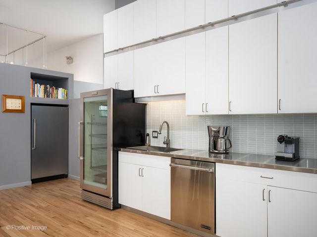 400 N Racine Avenue 105, Chicago, IL 60642