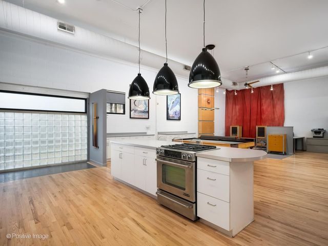 400 N Racine Avenue 105, Chicago, IL 60642