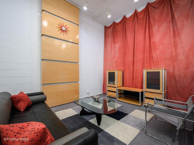 400 N Racine Avenue 105, Chicago, IL 60642