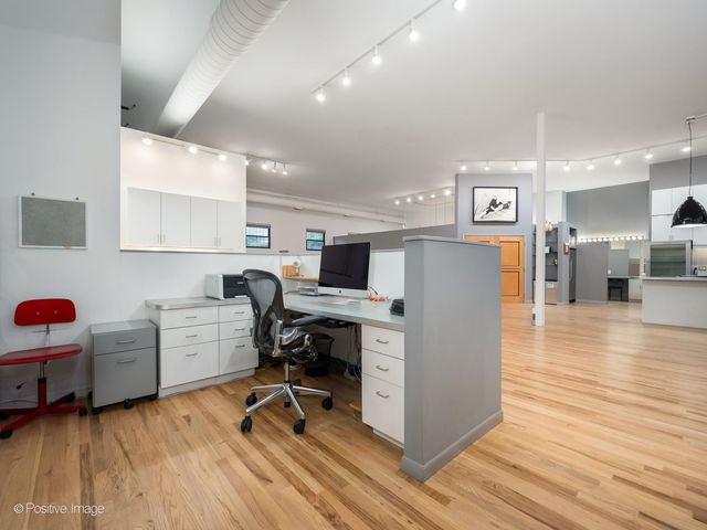 400 N Racine Avenue 105, Chicago, IL 60642