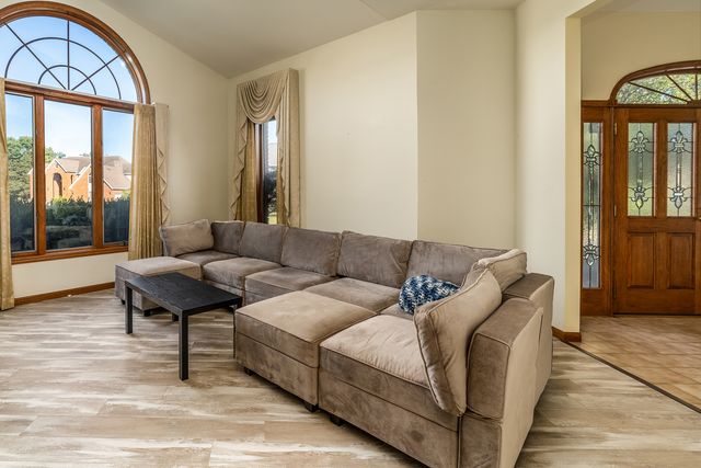 600 Deer Lake Drive W, Carbondale, IL 62901