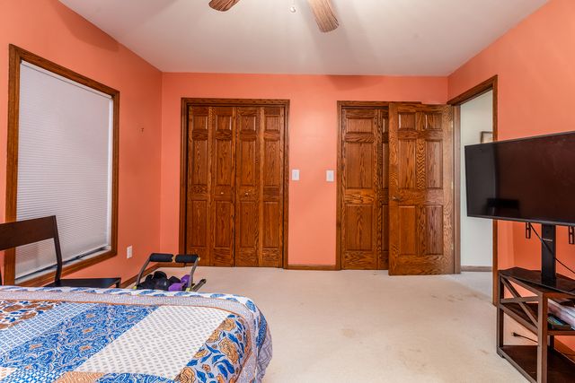 600 Deer Lake Drive W, Carbondale, IL 62901