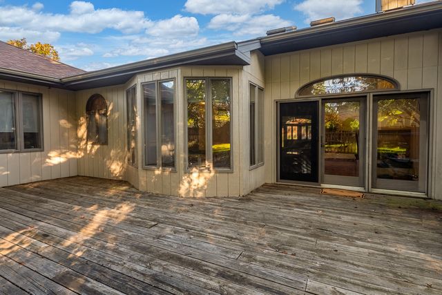 600 Deer Lake Drive W, Carbondale, IL 62901