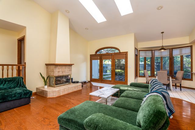 600 Deer Lake Drive W, Carbondale, IL 62901