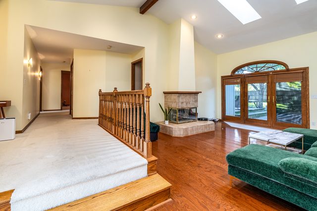 600 Deer Lake Drive W, Carbondale, IL 62901