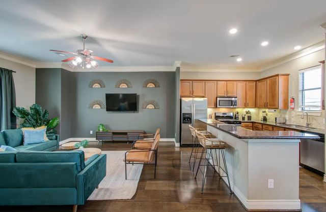 4001 Dallas Street A, Houston, TX 77023