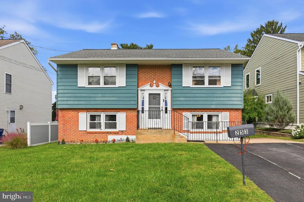253 HIGHLAND AVE, Ambler, PA 19002