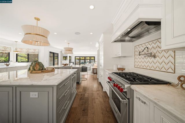 330 Twin Peaks Ln, Alamo, CA 94507
