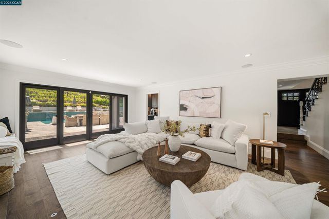 330 Twin Peaks Ln, Alamo, CA 94507