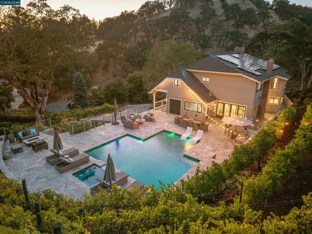 330 Twin Peaks Ln, Alamo, CA 94507