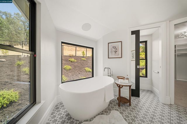 330 Twin Peaks Ln, Alamo, CA 94507