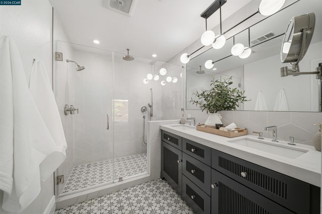 330 Twin Peaks Ln, Alamo, CA 94507