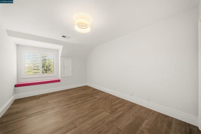 330 Twin Peaks Ln, Alamo, CA 94507