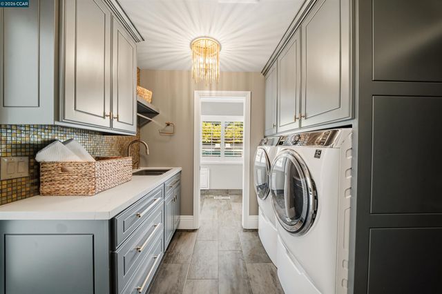 330 Twin Peaks Ln, Alamo, CA 94507